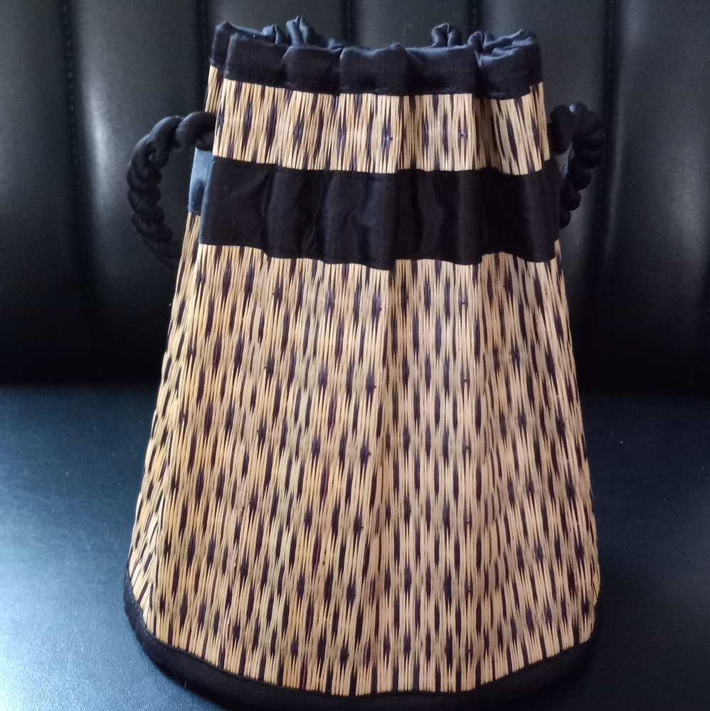 CAMBODIA STRAW BAG - Picture 2 of 4